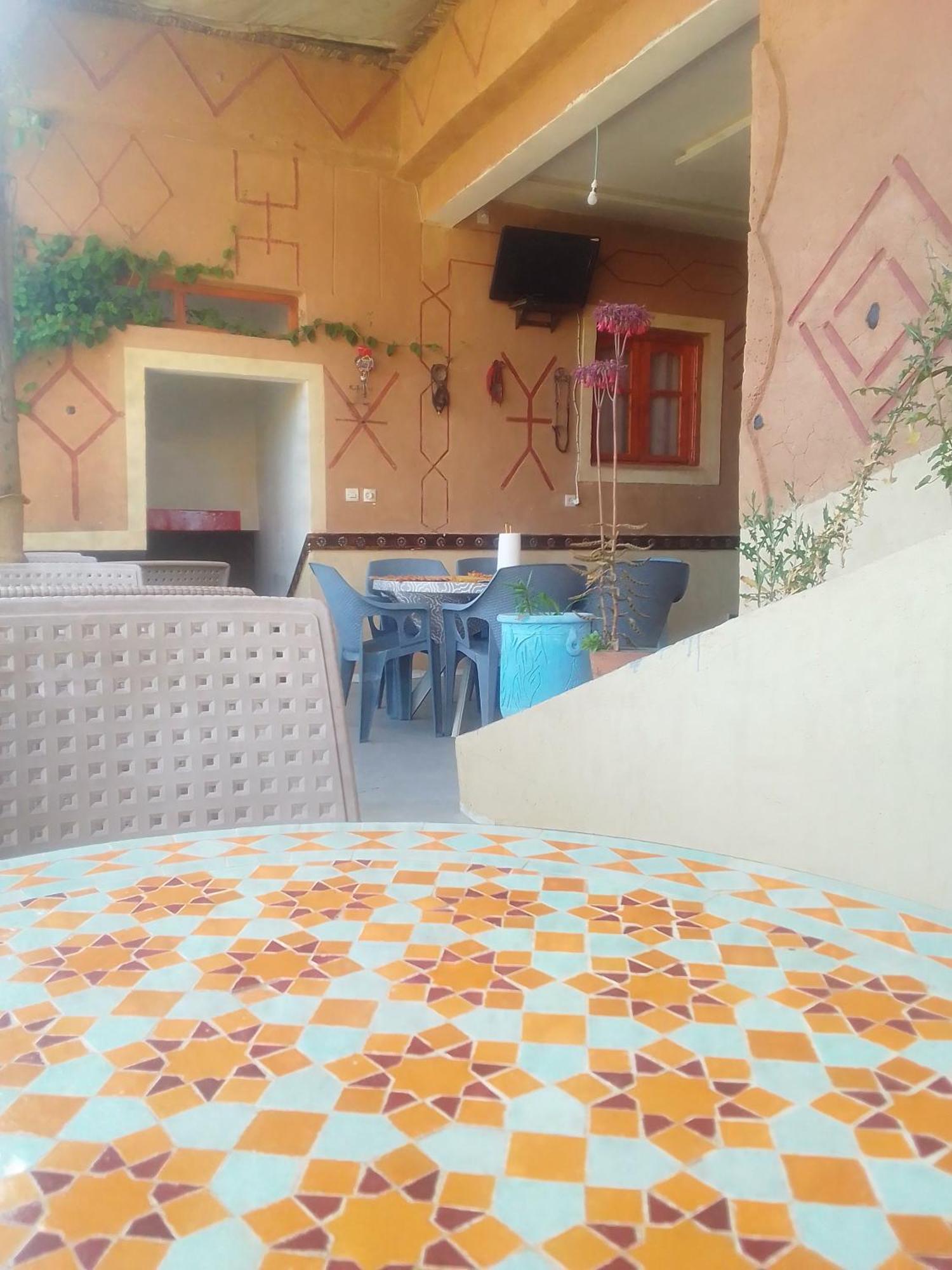 Hotel Restaurant Ait Saderat Boumalne Стая снимка